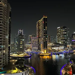 بيت شباب Living Jbr, دبي