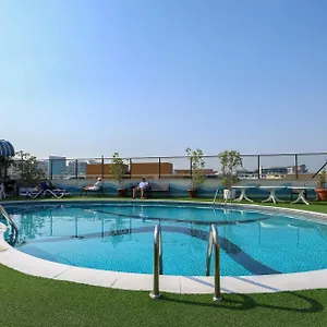 فندق Aavri, دبي
