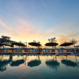 golden-tulip-devins-seminyak-hotel.ubudhotelsnow.com/